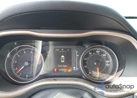 2016 Jeep Cherokee Latitude z USA, uszkodzony, nr VIN 1C4PJLCS7GW206935